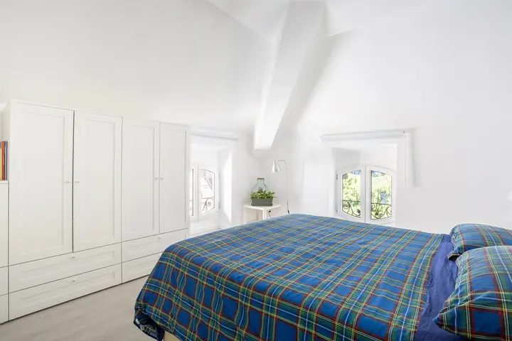 Double bedroom detail